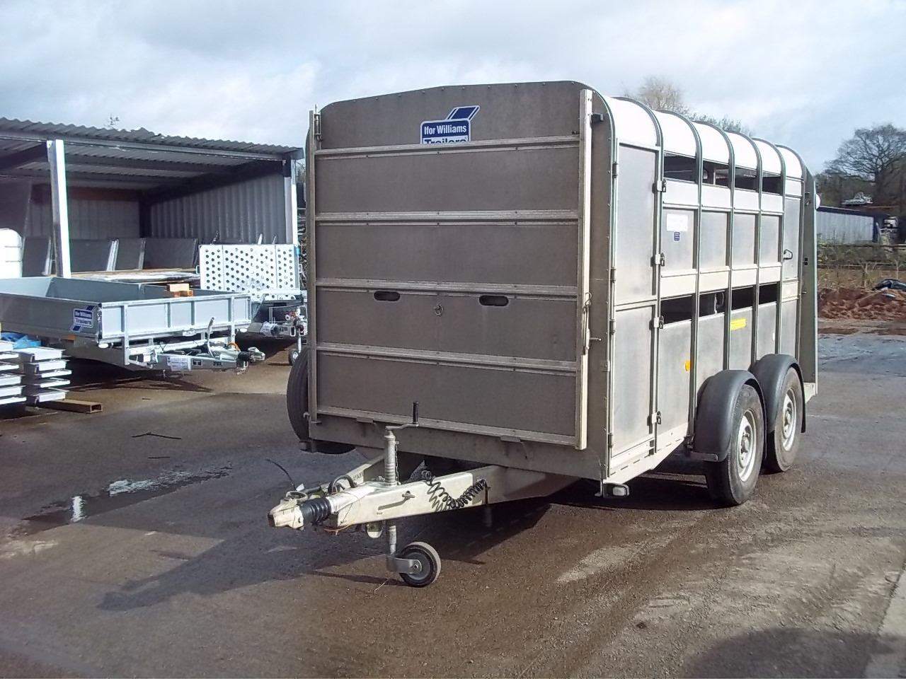 For Sale: 2019 Ifor williams TA510 12FT livestock trailer with easyload decks